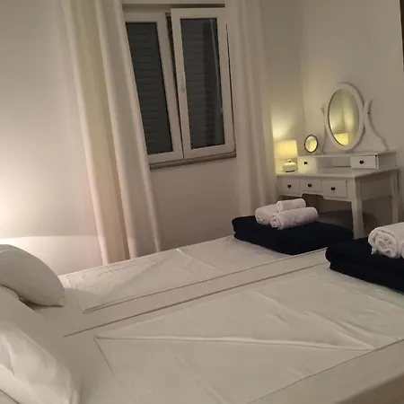 Holiday home Modernes In Mit Terrasse, Garten Und Grill