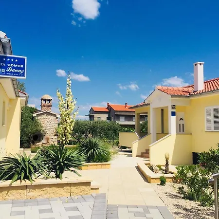 بيت للعطل Modernes In Mit Terrasse, Garten Und Grill *